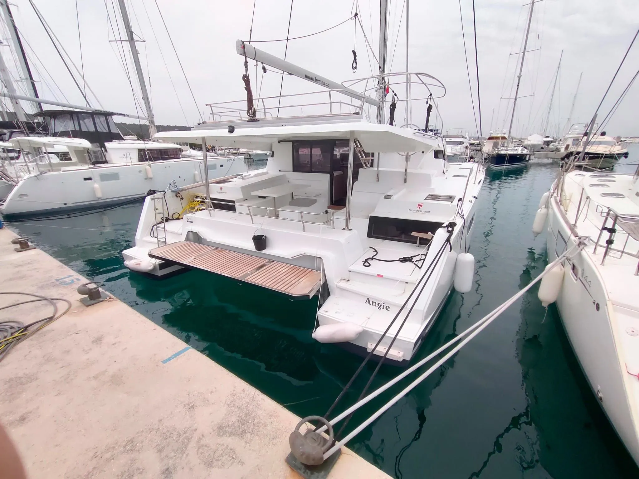 Angie Charterboot - 3