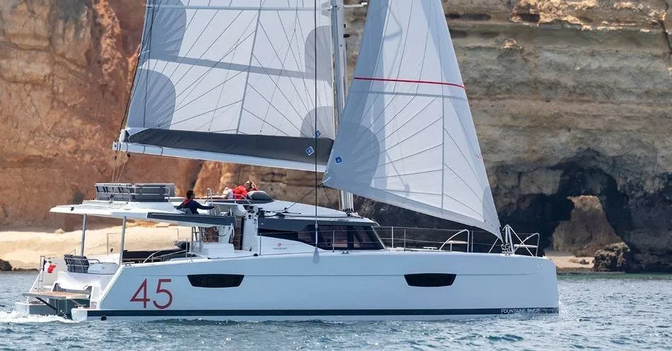 Dedirochat Charter Boat