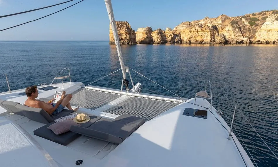 Dedirochat Charter Boat