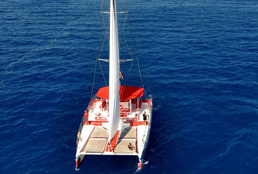 Explore Playa de las Americas on a 18.2m Rental Catamaran Fountaine Pajot Eleuthera 60