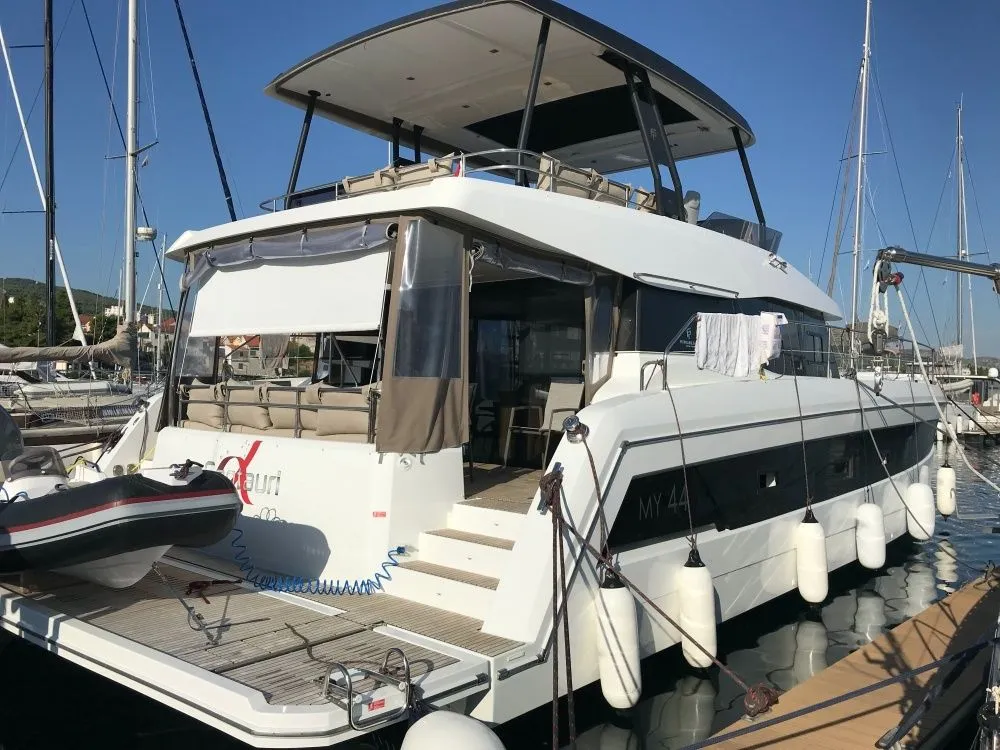 Alpha Centauri Charter Boat