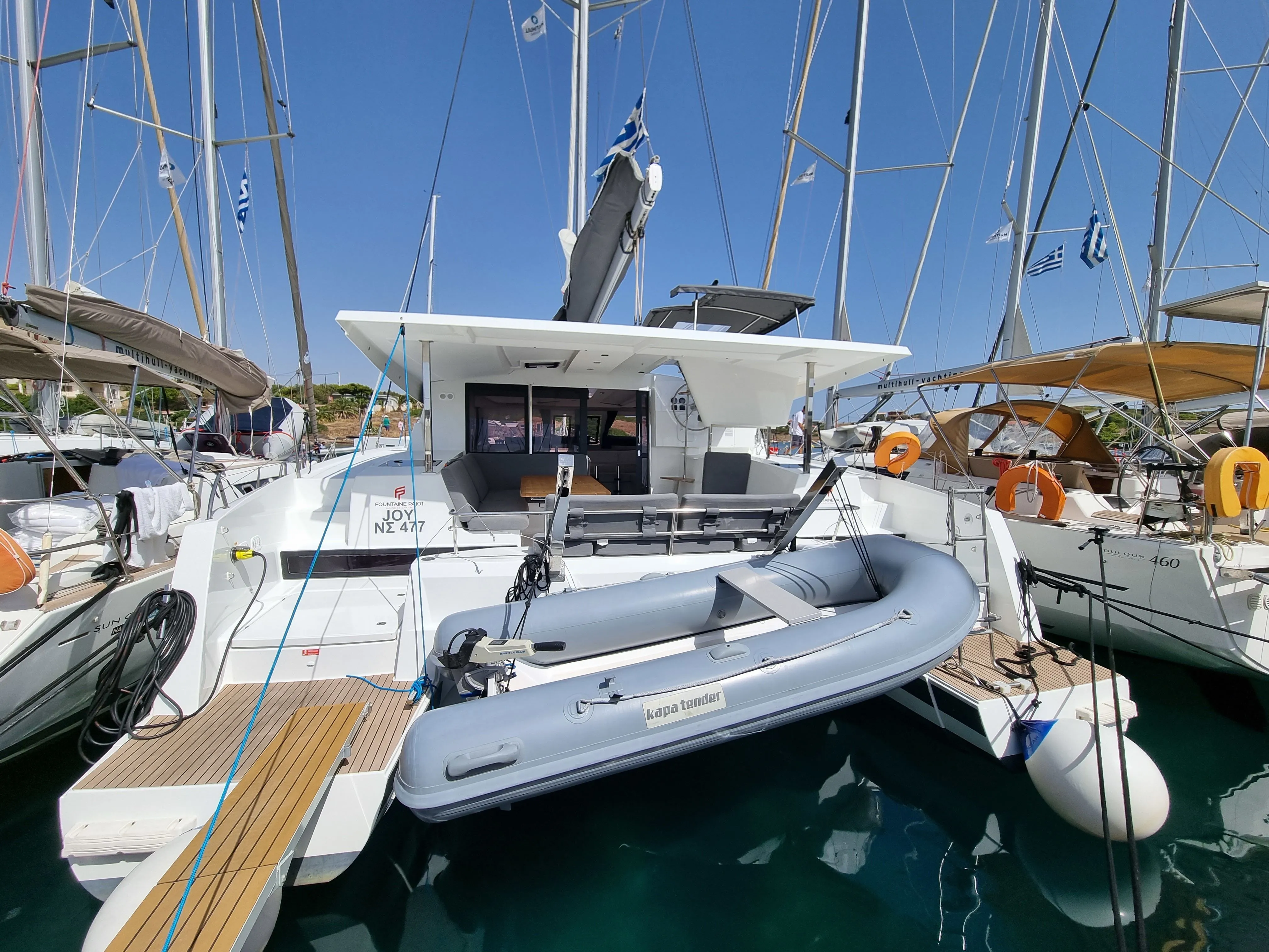 Charter a 12.26m Fountaine Pajot Isla 40 in Lavrion