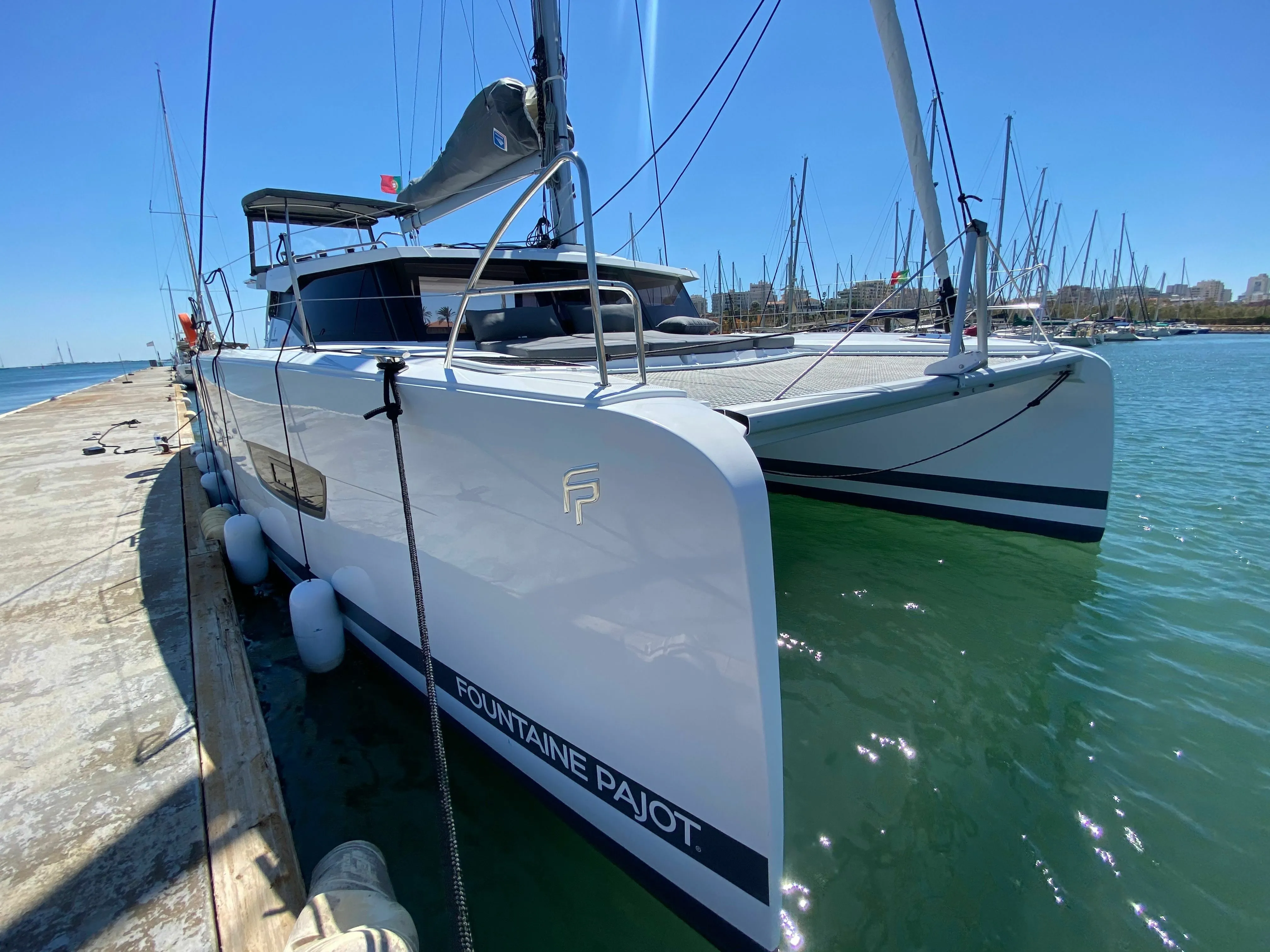Explore Lisbon on a 11.93m Rental Boat