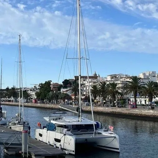 Explore Lisbon on a 11.93m Rental Boat