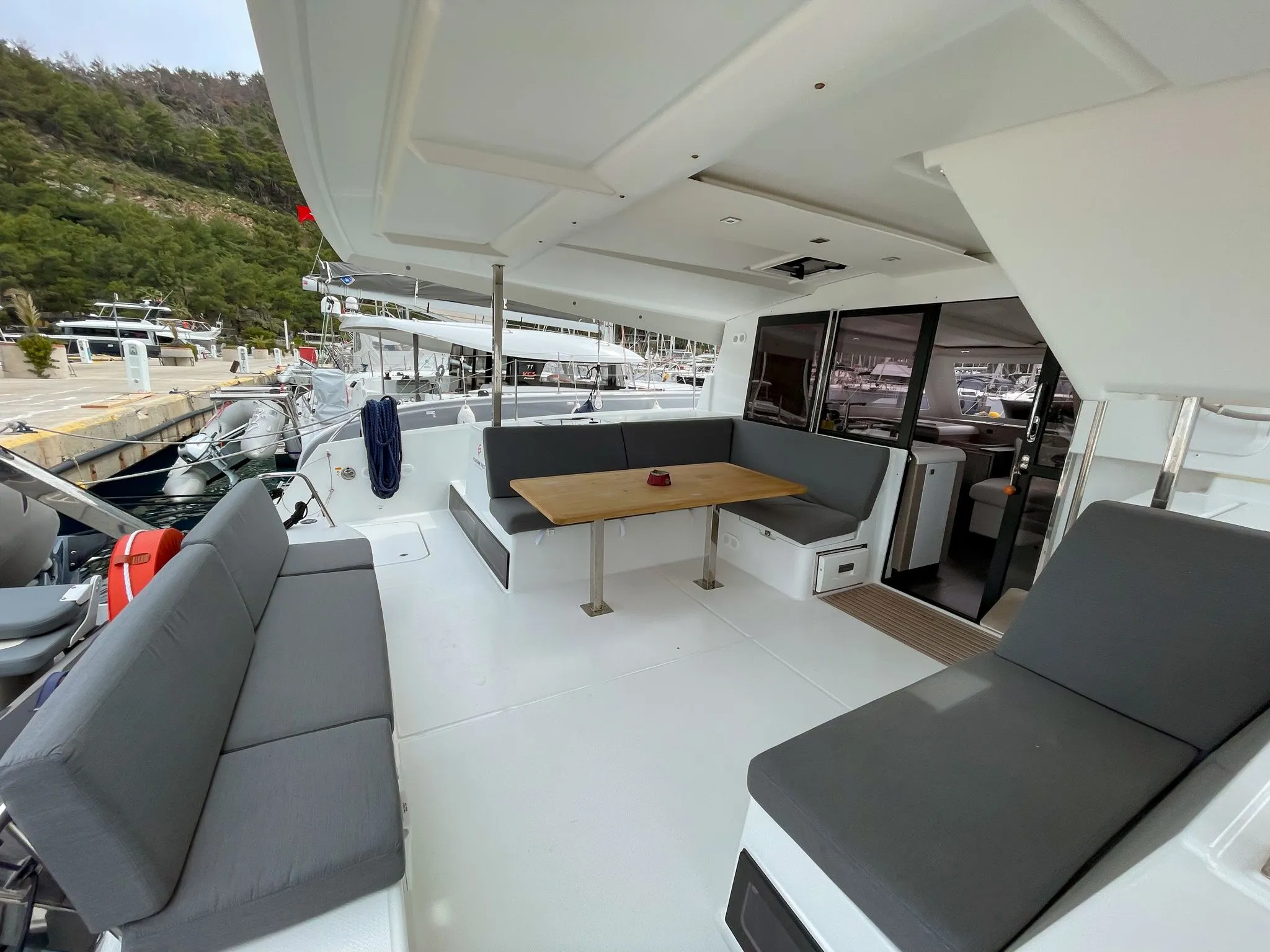 Mojjo Charter Boat - 3