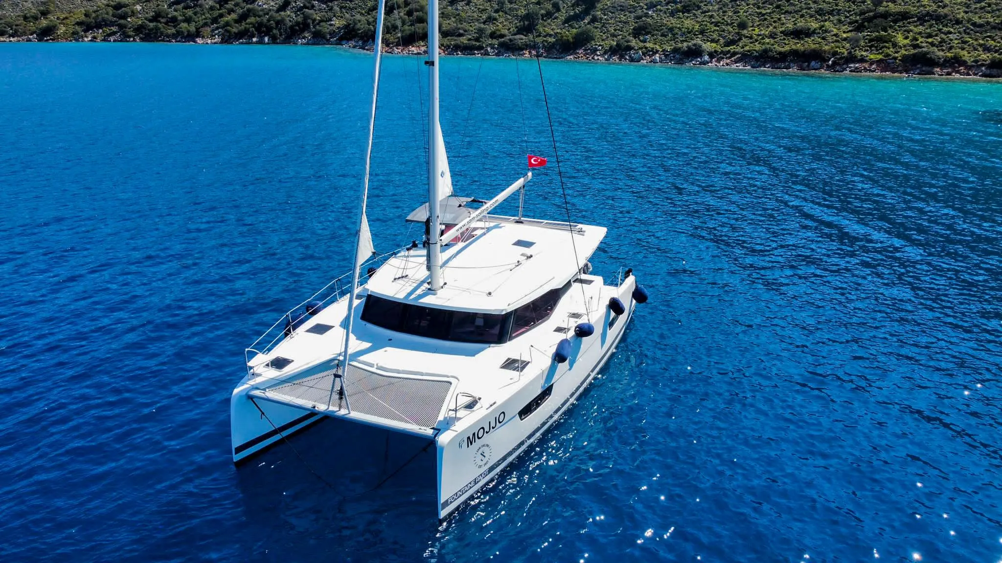 Charter a 11.93m Catamaran Fountaine Pajot Isla 40 in Orhaniye