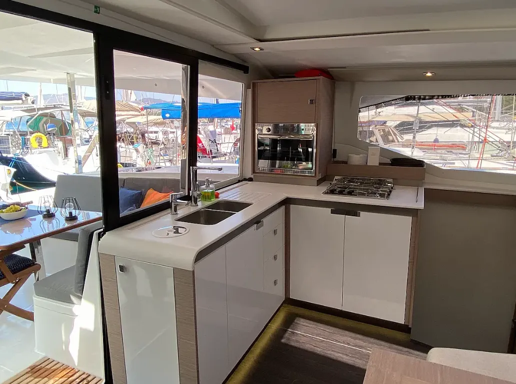 Mojjo Charter Boat - 5