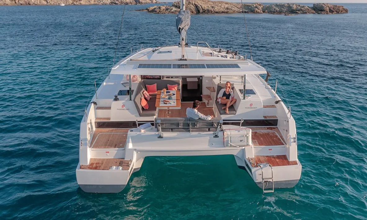 Rent a 11.93m Catamaran in Portimão