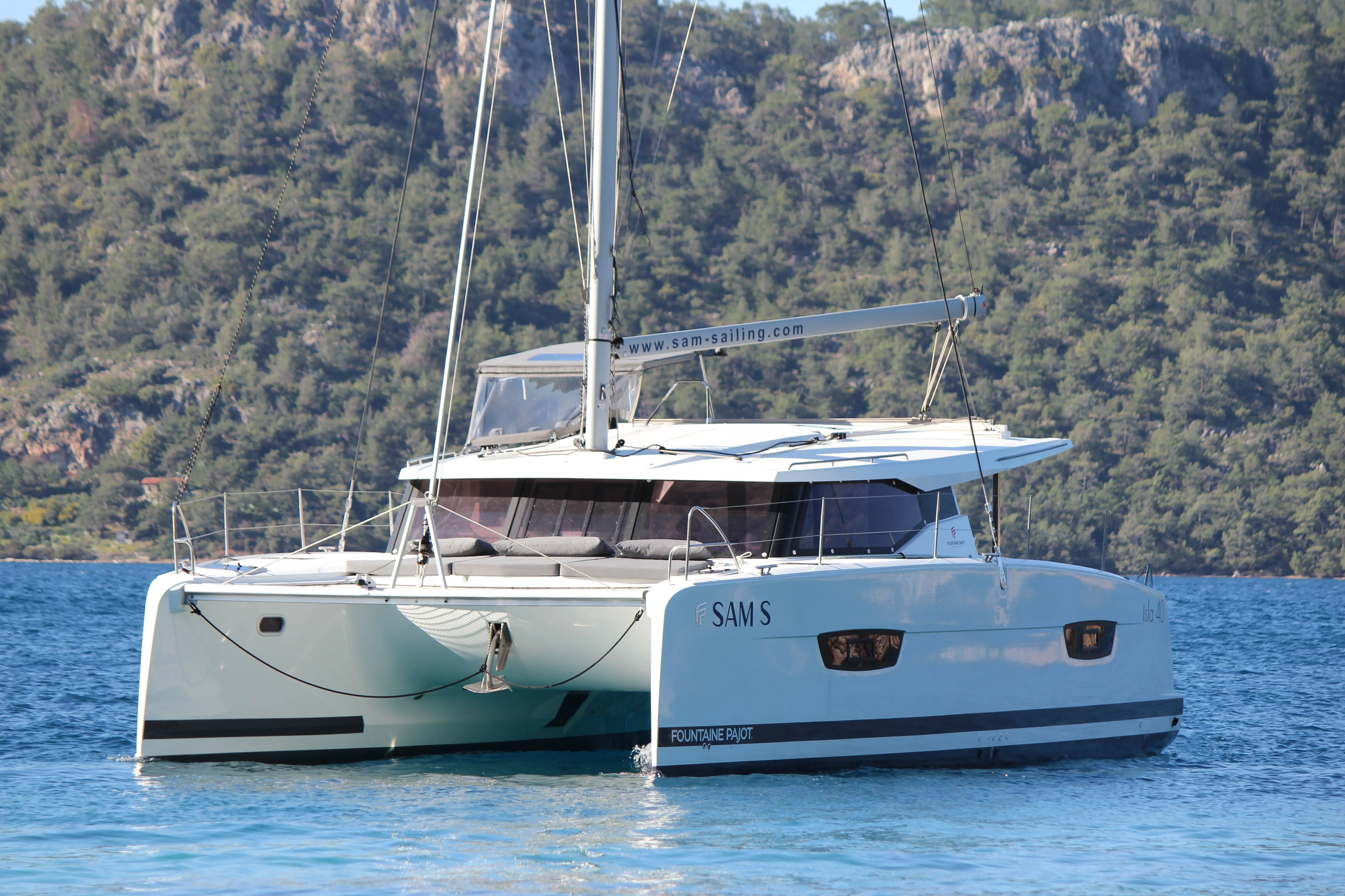 11.93m Orhaniye Fountaine Pajot Isla 40 Hire