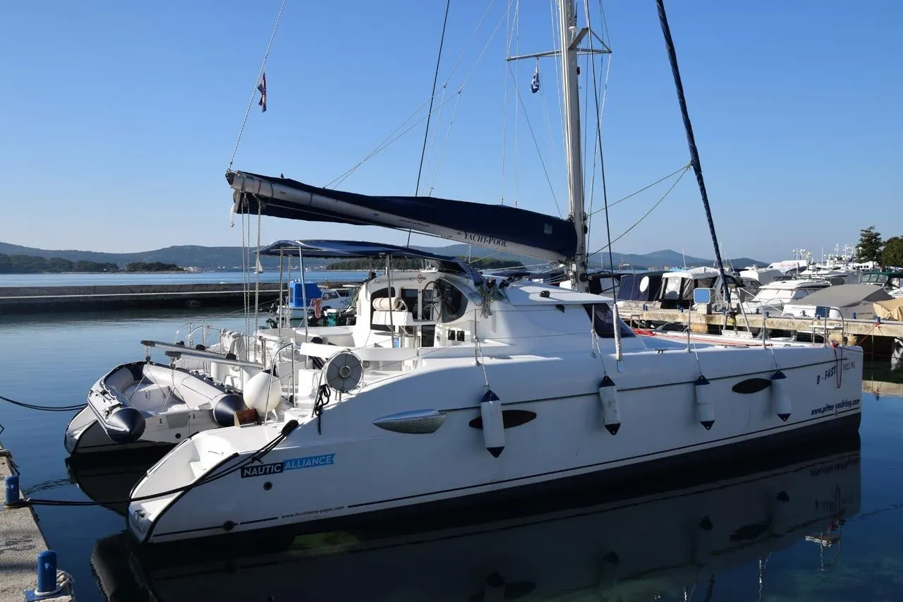 Rent a 11.9m 6 Cabin Catamaran in Zadar