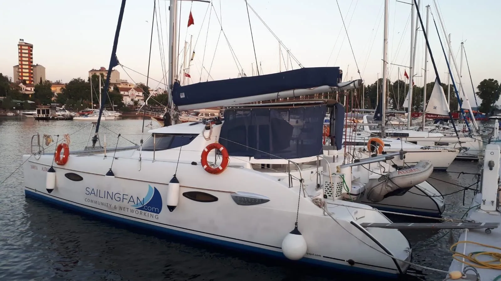 Rent a 11.9m Catamaran Fountaine Pajot Lavezzi 40 in Göcek