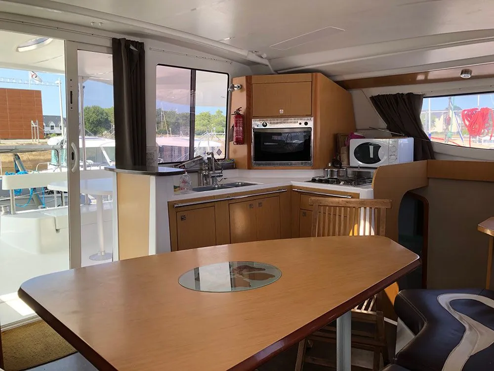 Explore Arzon on a 11.95m Rental Boat