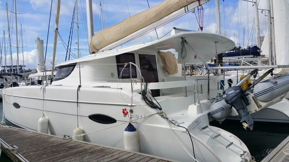 Explore Arzon on a 11.95m Rental Boat