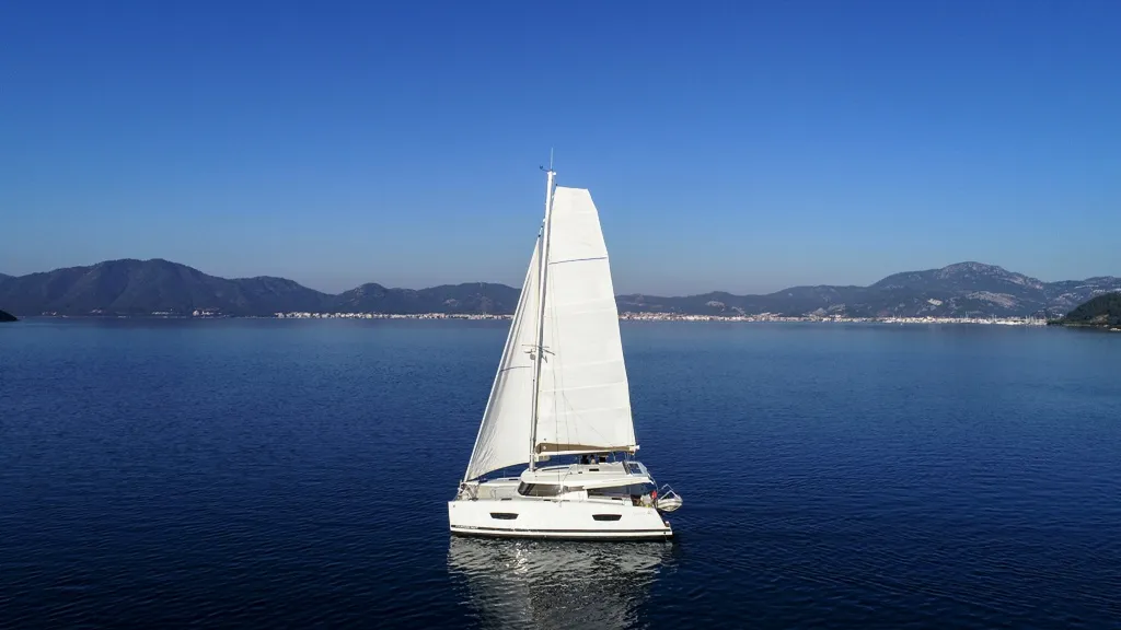 Лодка - Взять в чартер 11.73м Fountaine Pajot Lucia 40 в Мармарис