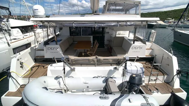 Explore Punat on a 11.73m Rental Boat