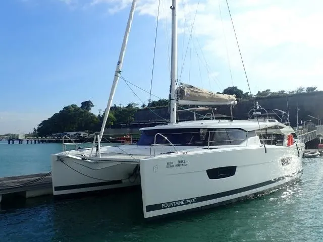 Rent a 11.73m Boat in Chang Wat Phuket