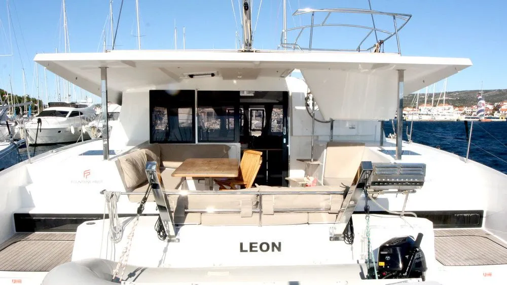 Лодка - Исследуйте Рогозница на арендованной катамаран Fountaine Pajot Lucia 40 длиной 11.73м