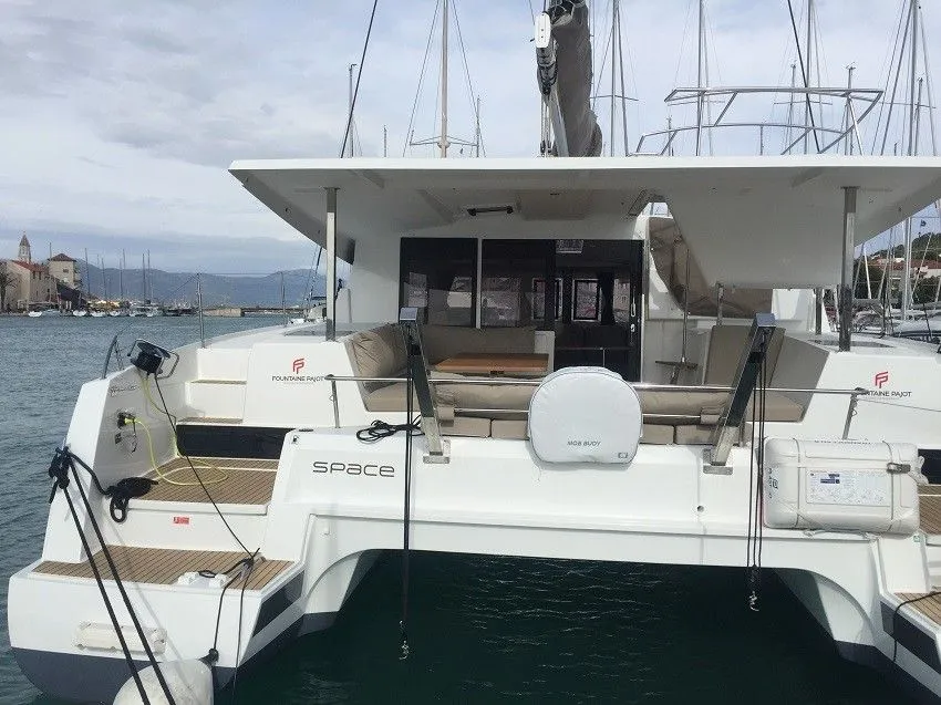 Rent a 11.73m Boat in Marina