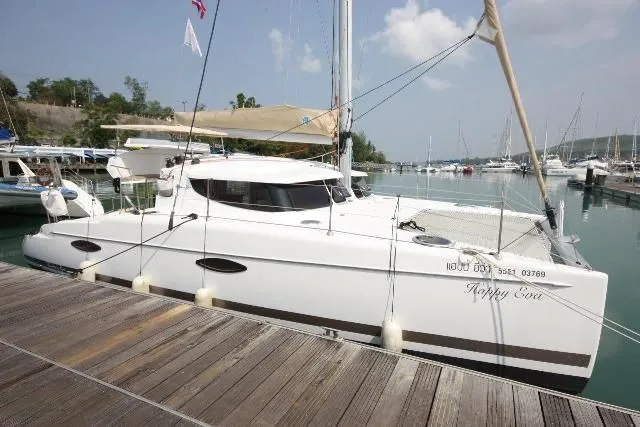 Лодка - 11м аренда Fountaine Pajot Mahe 36 в Chang Wat Phuket