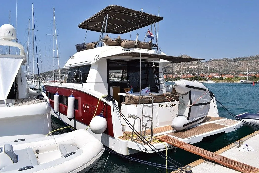 11m Trogir Power Catamaran Fountaine Pajot MY 37 Hire