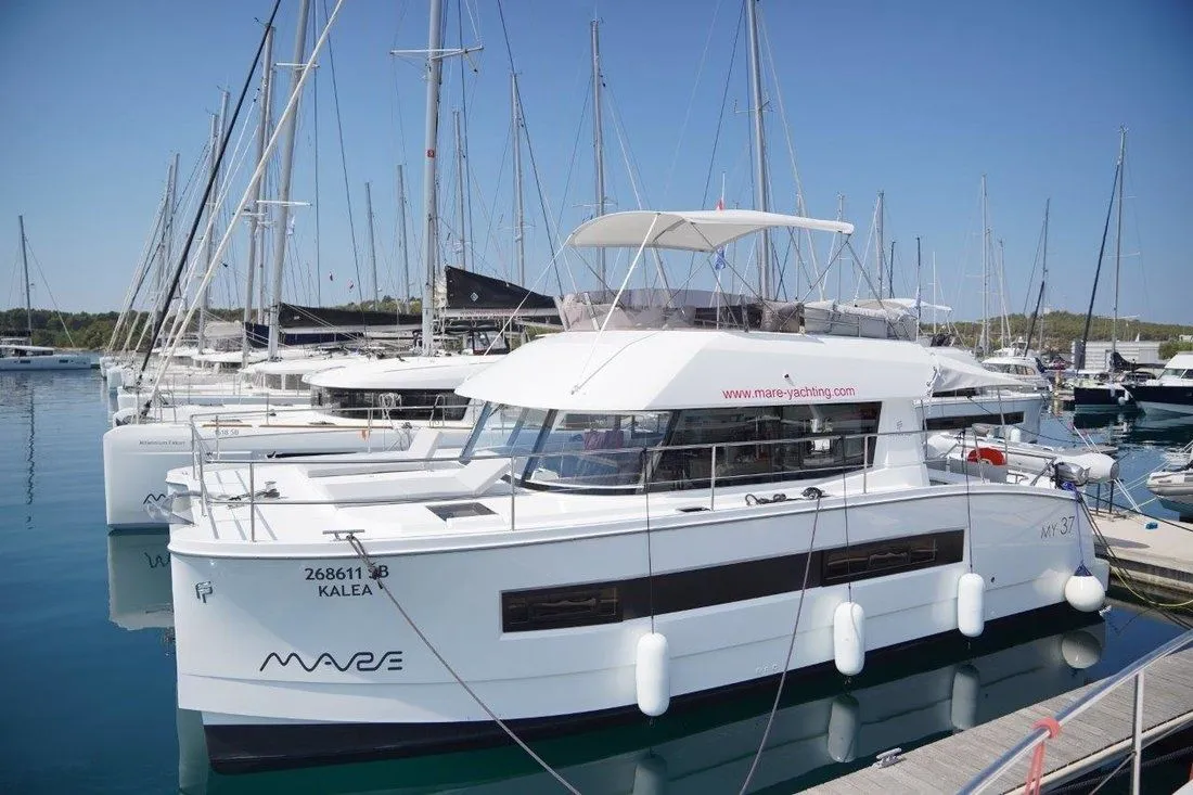 11m Šibenik Power Catamaran Hire