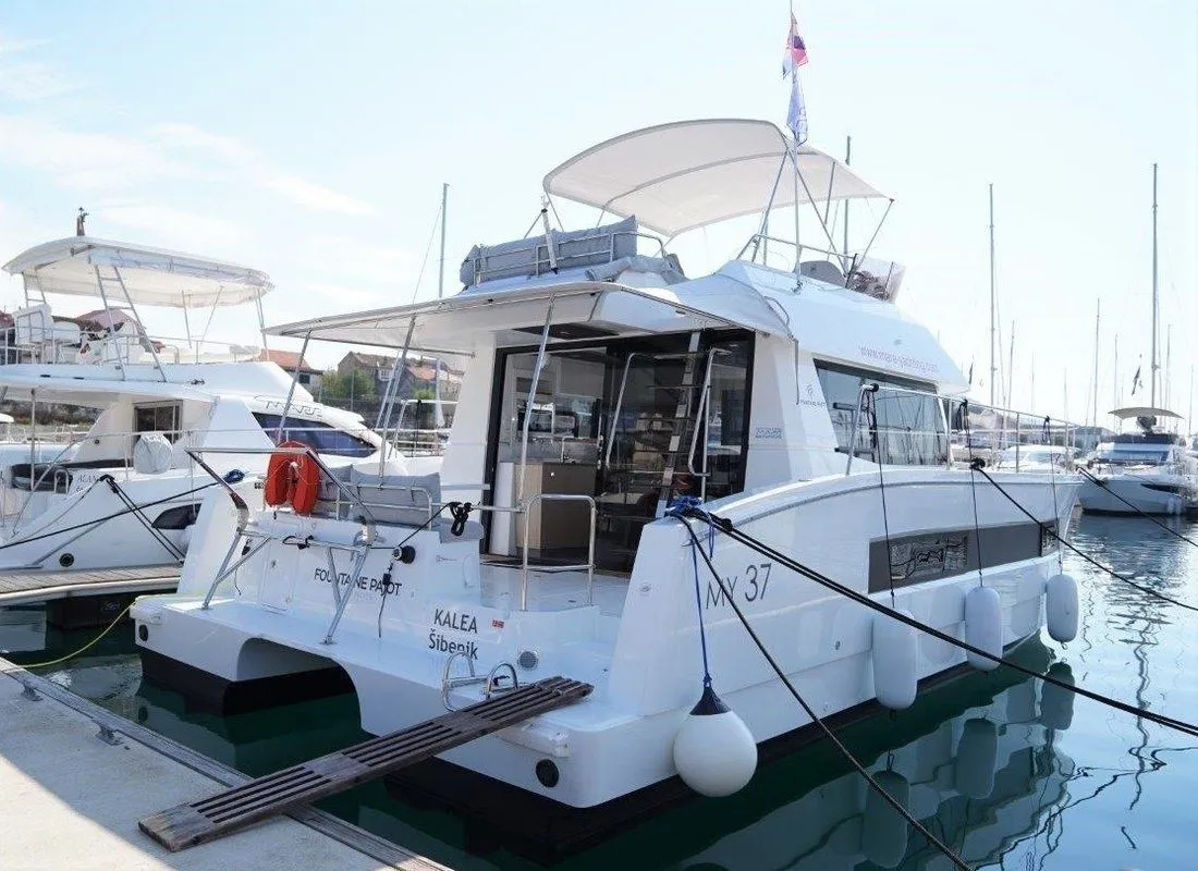 11m Šibenik Power Catamaran Hire