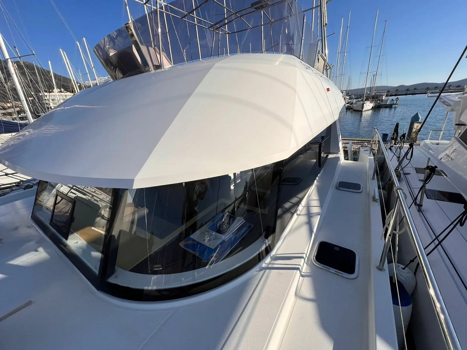 Göcek 11m Kiralık Motorlu katamaran Fountaine Pajot MY 37