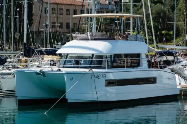Göcek 11m Kiralık Motorlu katamaran Fountaine Pajot MY 37