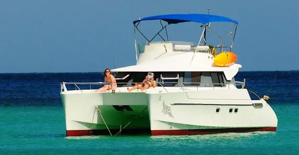 11.15m Eden Island 3 Cabin Power Catamaran Hire