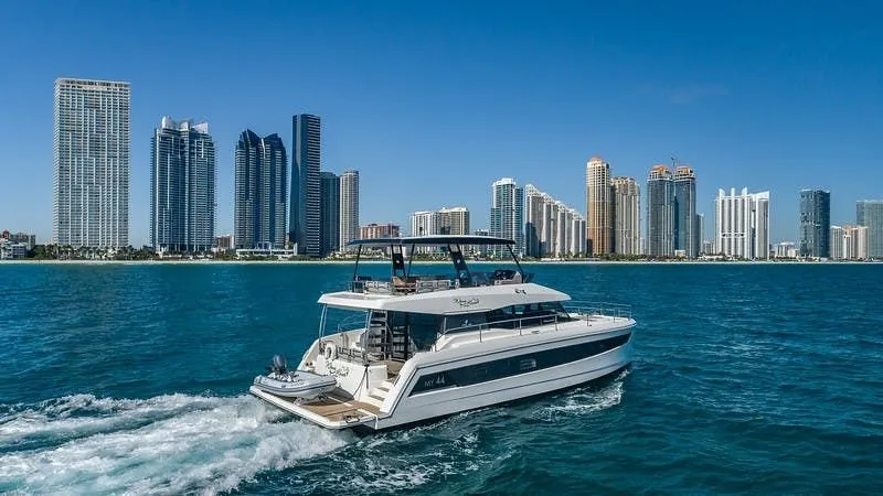 Wine Knot Charter Boat