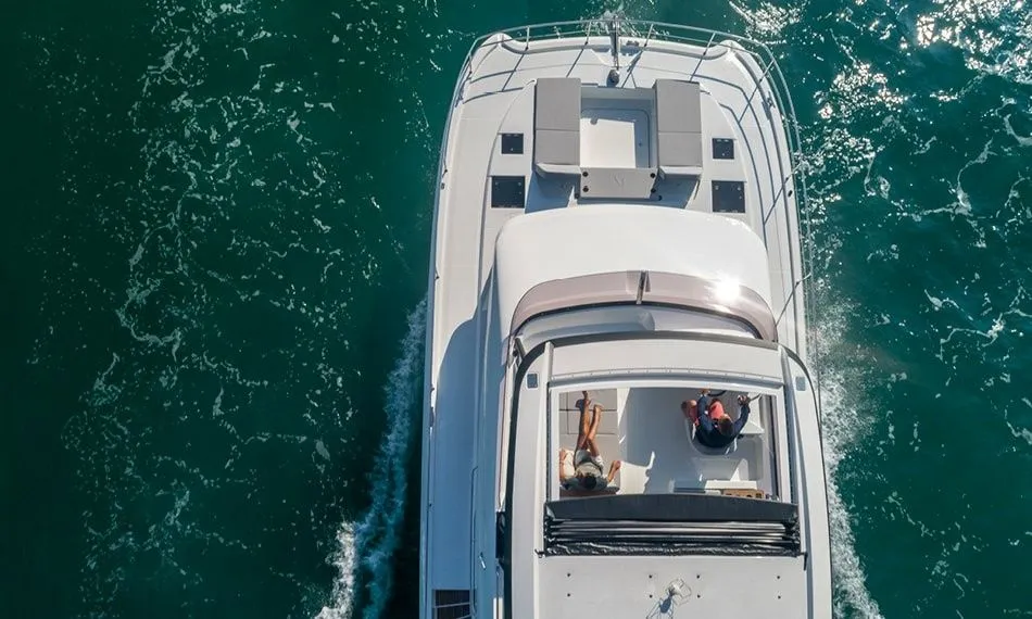 Rent a 12.2m Boat in Marsh Harbour