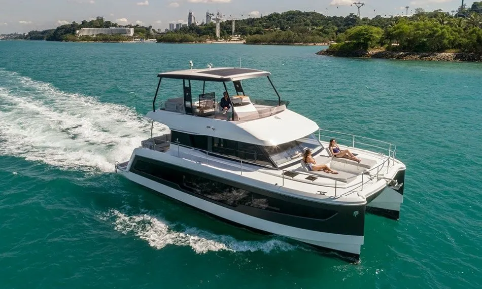 Rent a 12.2m Boat in Marsh Harbour