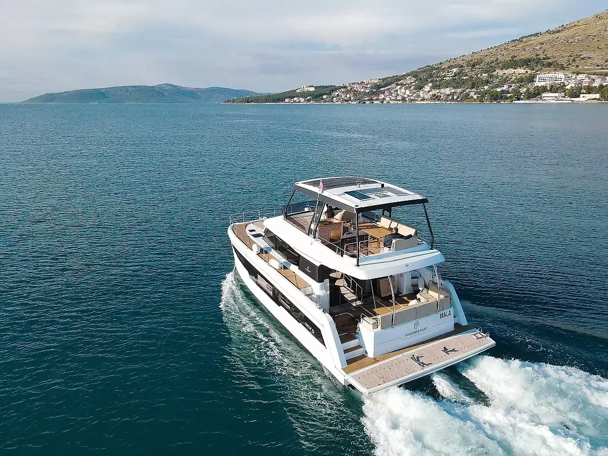 Rent a 12.2m Power Catamaran in Trogir
