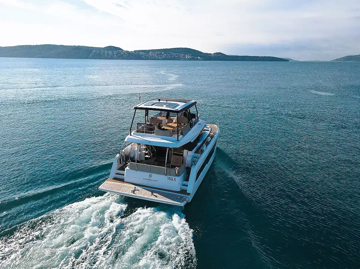 Rent a 12.2m Power Catamaran in Trogir