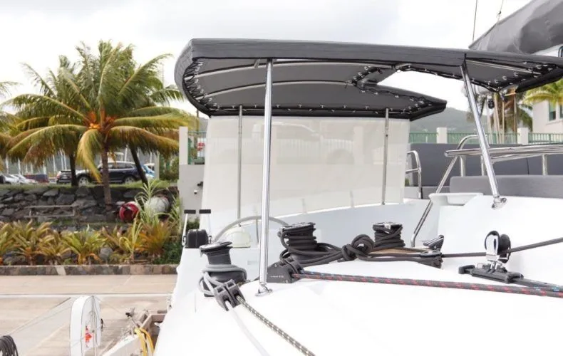 Serenata Charter Boat