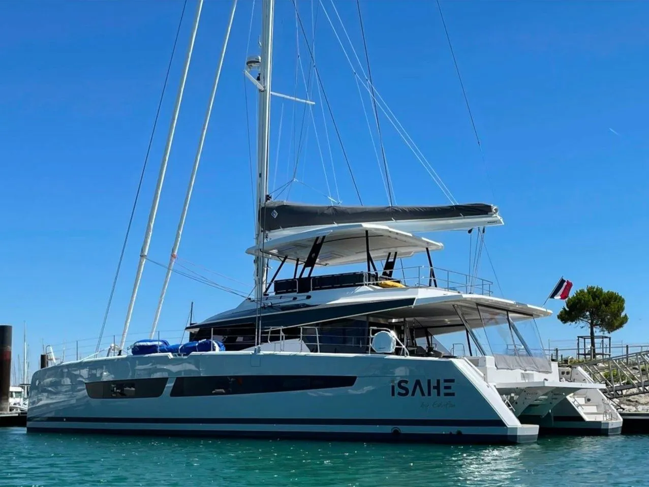 Boot - Charter a 18.78m Catamaran in Marseille