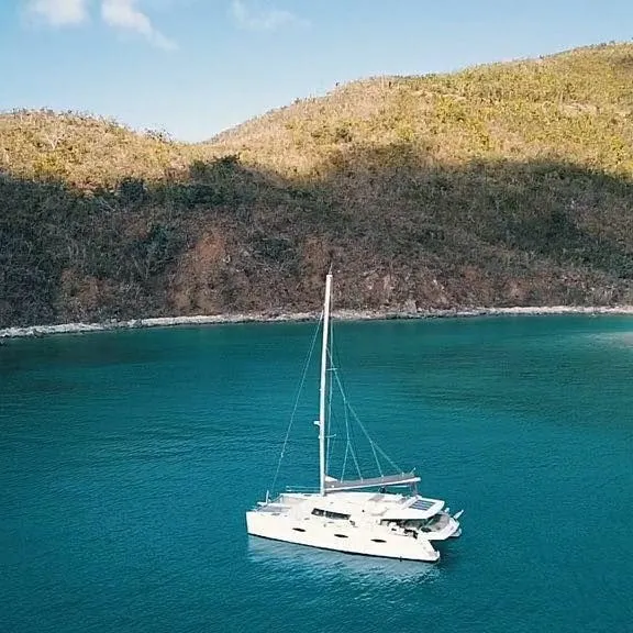 Boot - Charter a 17.98m Catamaran Fountaine Pajot Samana 59 in Road Town