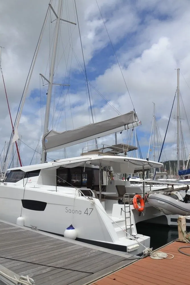 Boot - Explore Saint George's on a 13.94m 6 Cabin Catamaran Rental