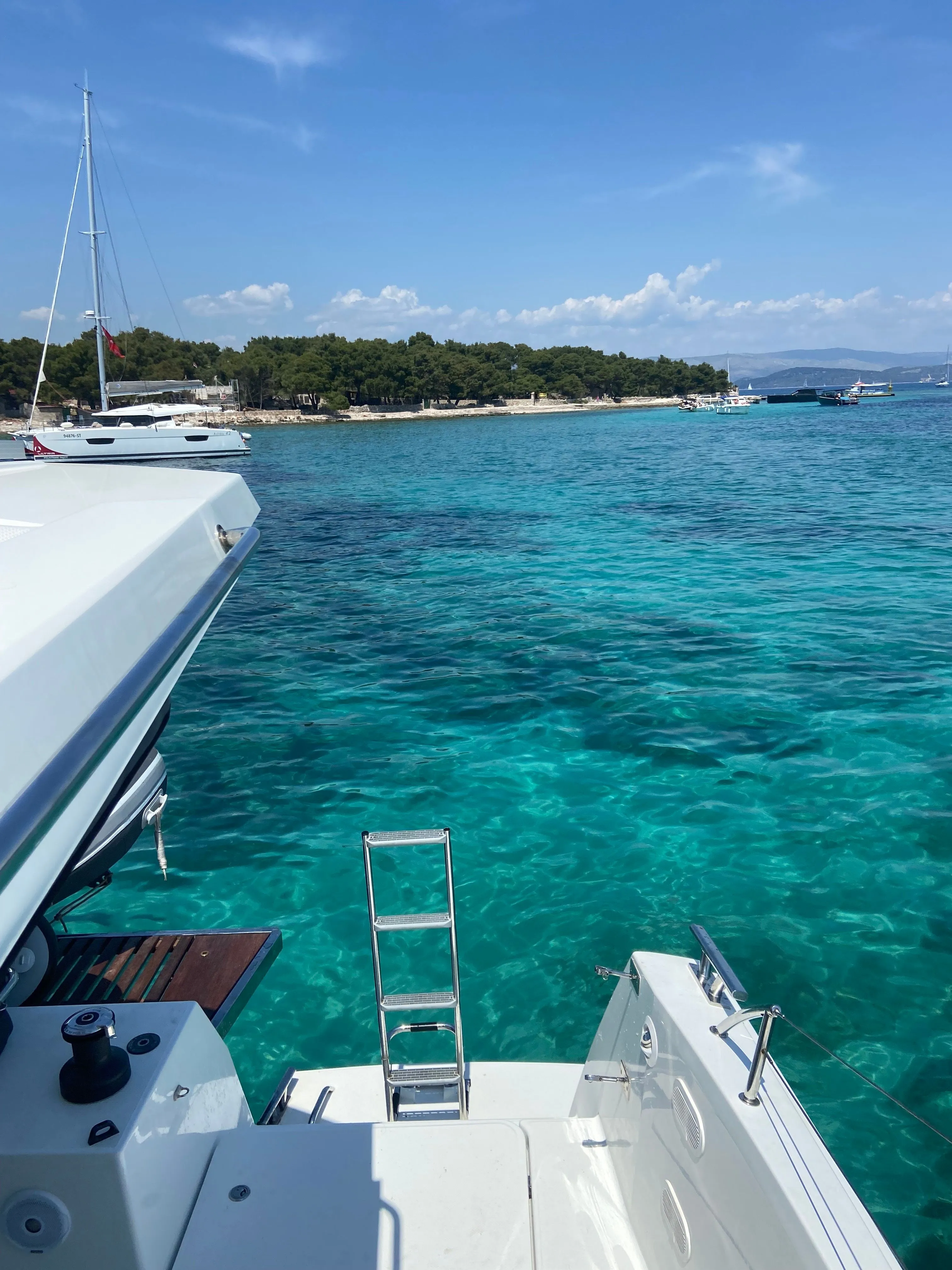 Charter a 13.94m Catamaran Fountaine Pajot Saona 47 in Hyeres