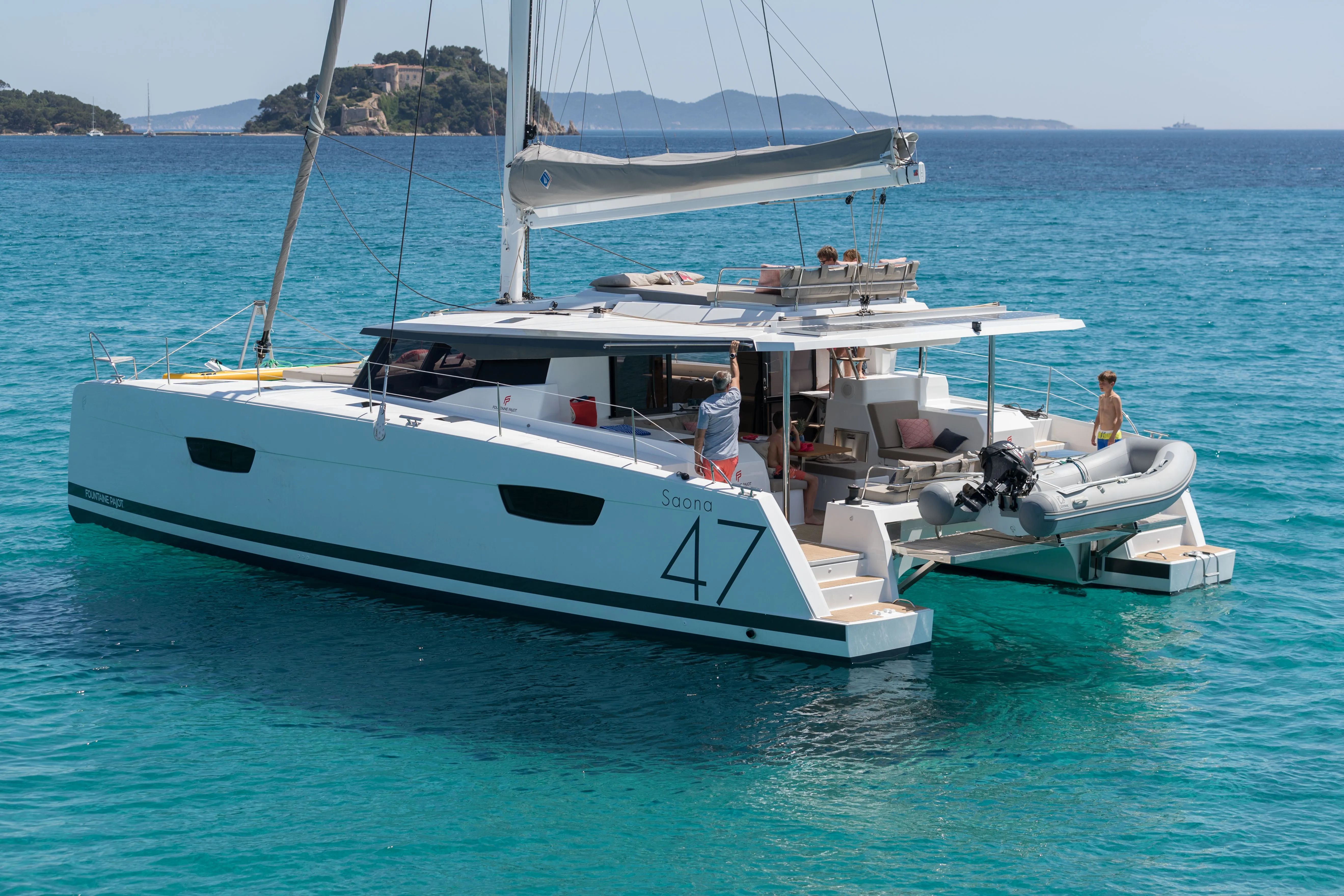 Charter a 13.94m Catamaran Fountaine Pajot Saona 47 in Hyeres
