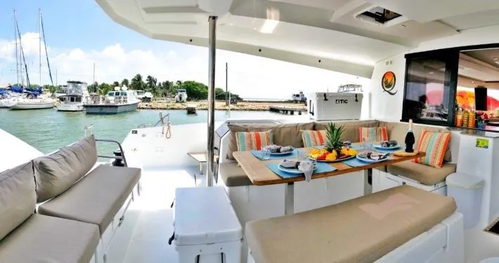 Charter a 13.94m Catamaran Fountaine Pajot Saona 47 in Belize City