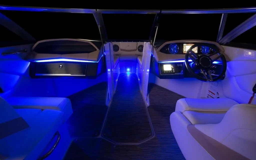 6.48m Golfe-Juan Four Winns 210 Horizon Motor Boat Hire