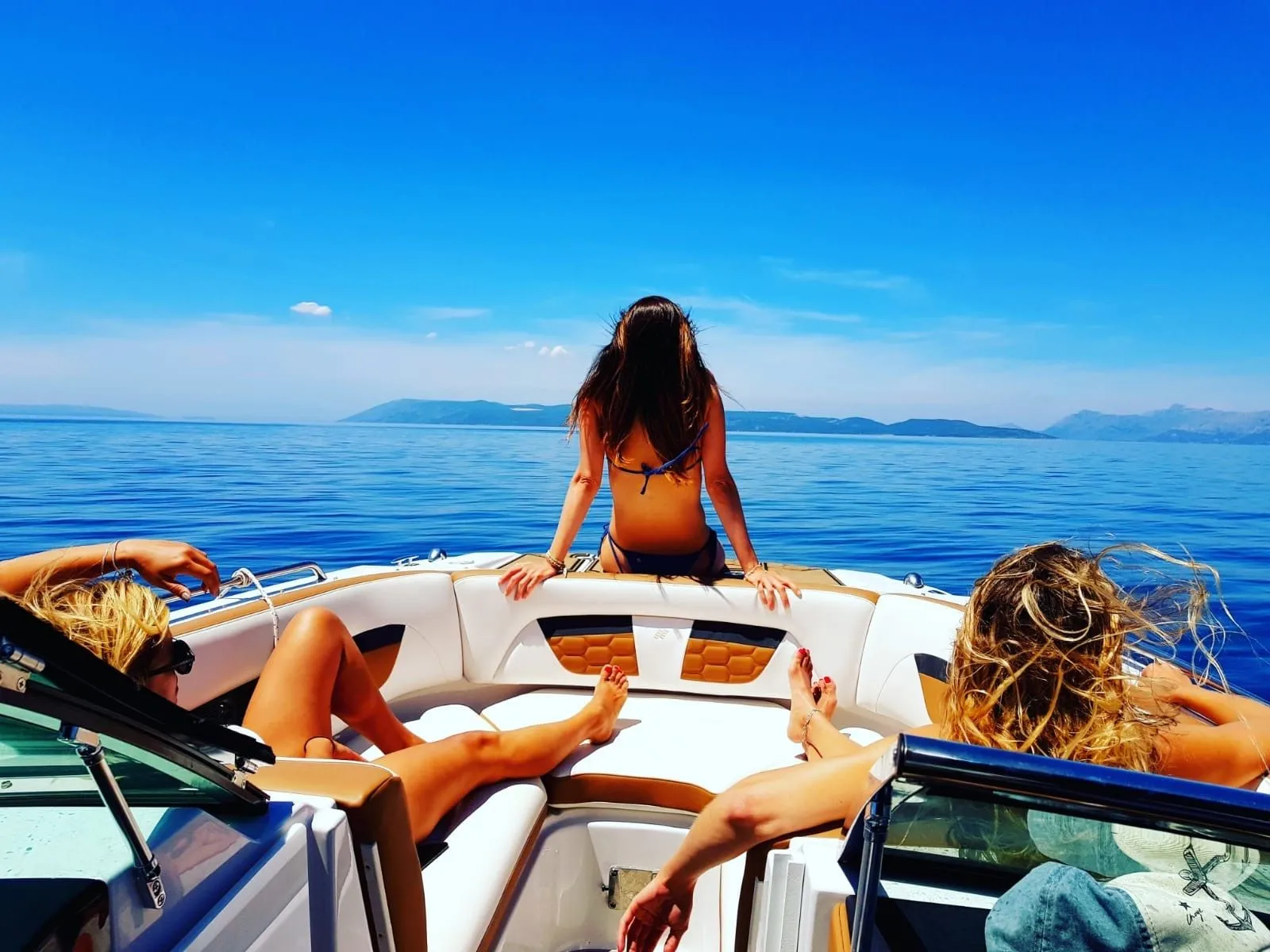 Four Winns Charter Boat
