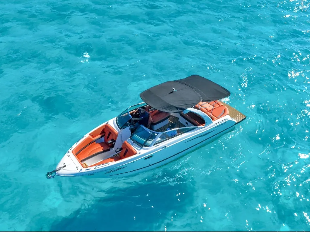 8.1m Cancún Motor Boat Four Winns 278 Vista Hire