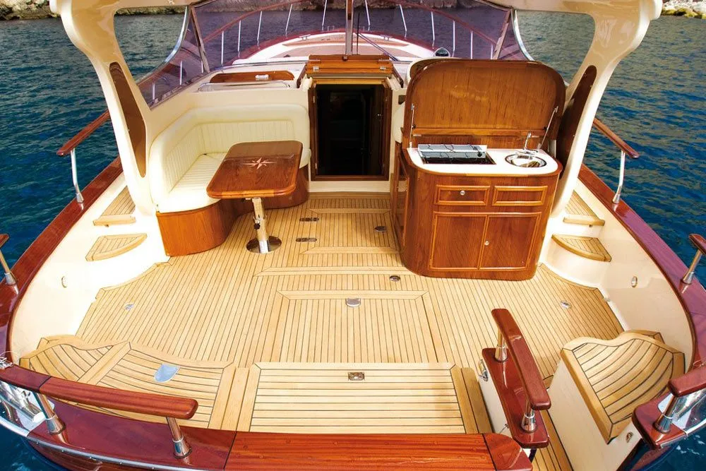 10.89m Positano Motor Yacht Hire
