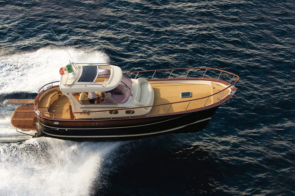 10.89m Positano Motor Yacht Hire