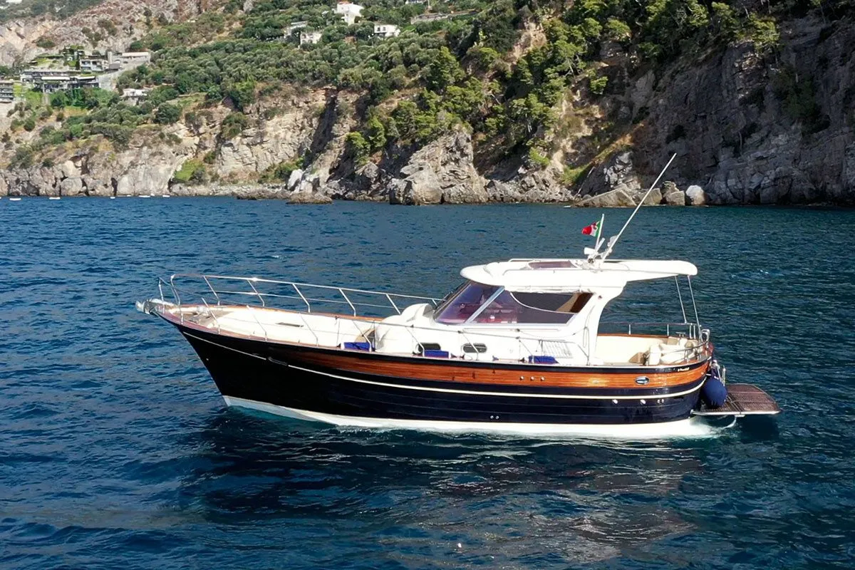 Explore Positano on a 10.9m Rental Boat