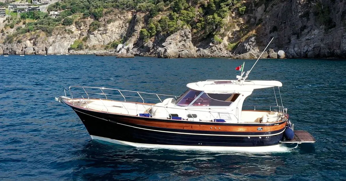 12.5m Siracusa Motor Yacht Hire