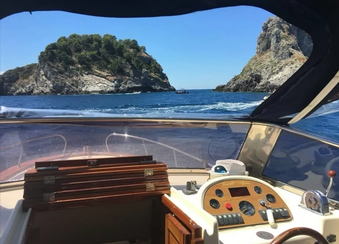 Charter a 7.5m Motor Yacht Fratelli Aprea 7.50 in Positano