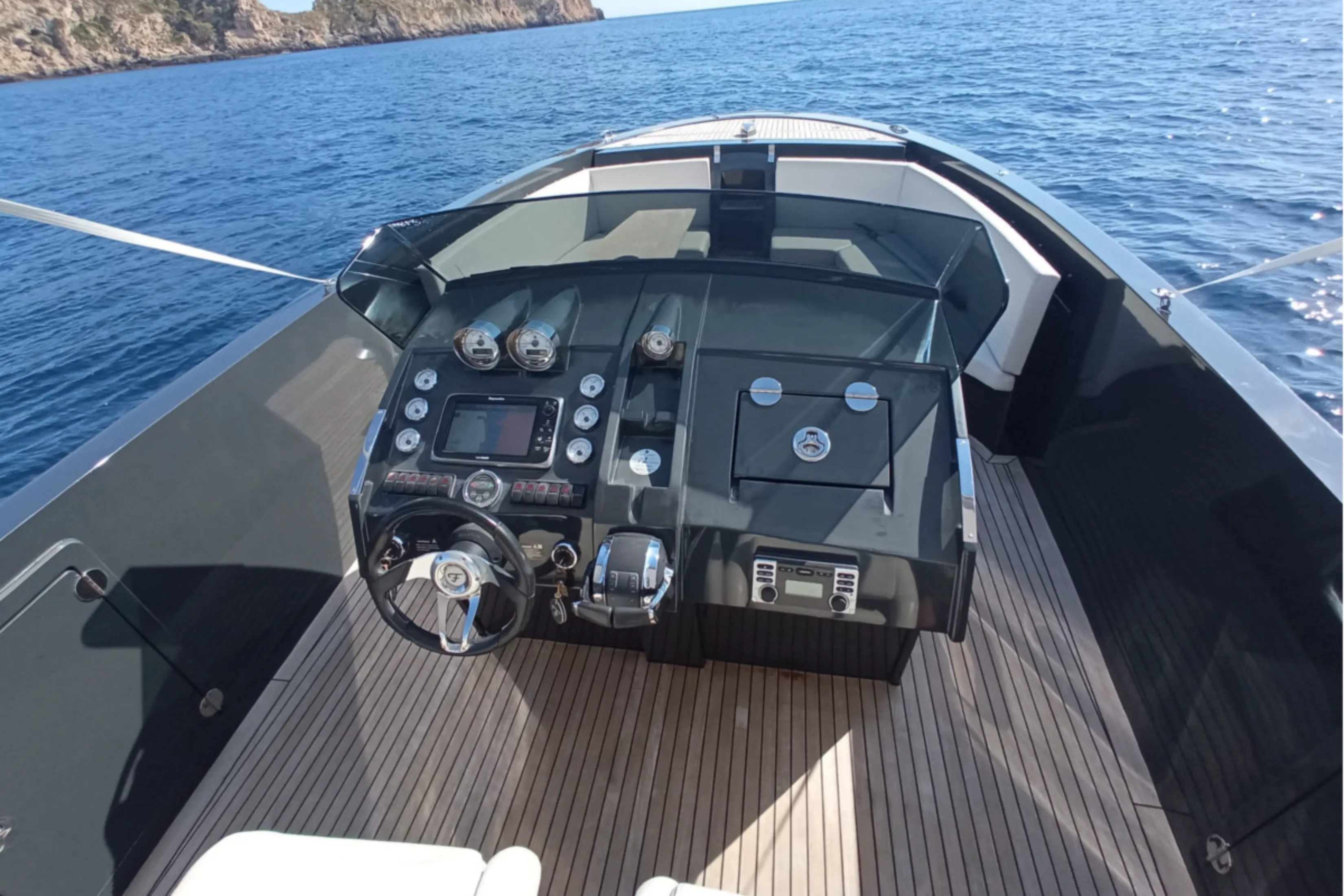 Rent a 9.99m Boat in El Toro